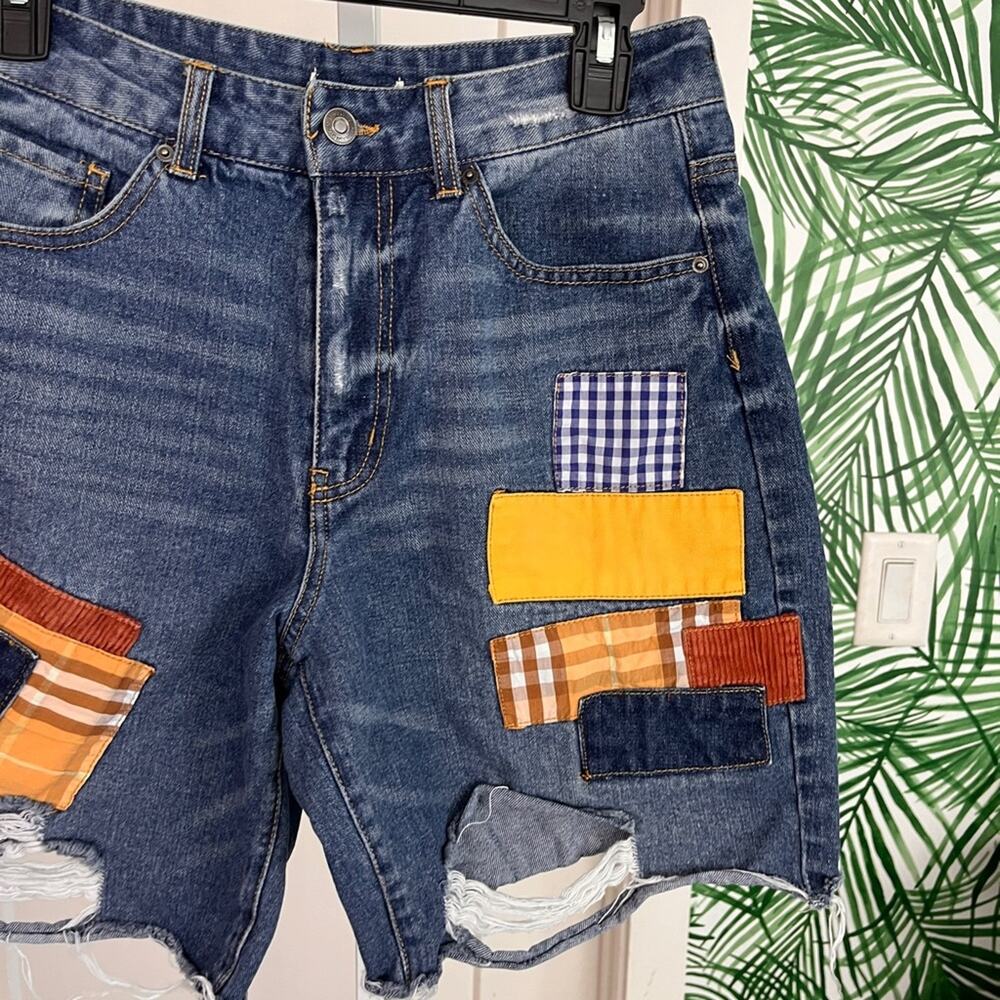 Forever 21 Patchwork Cutoff Jean Shorts Size 29 - image 4